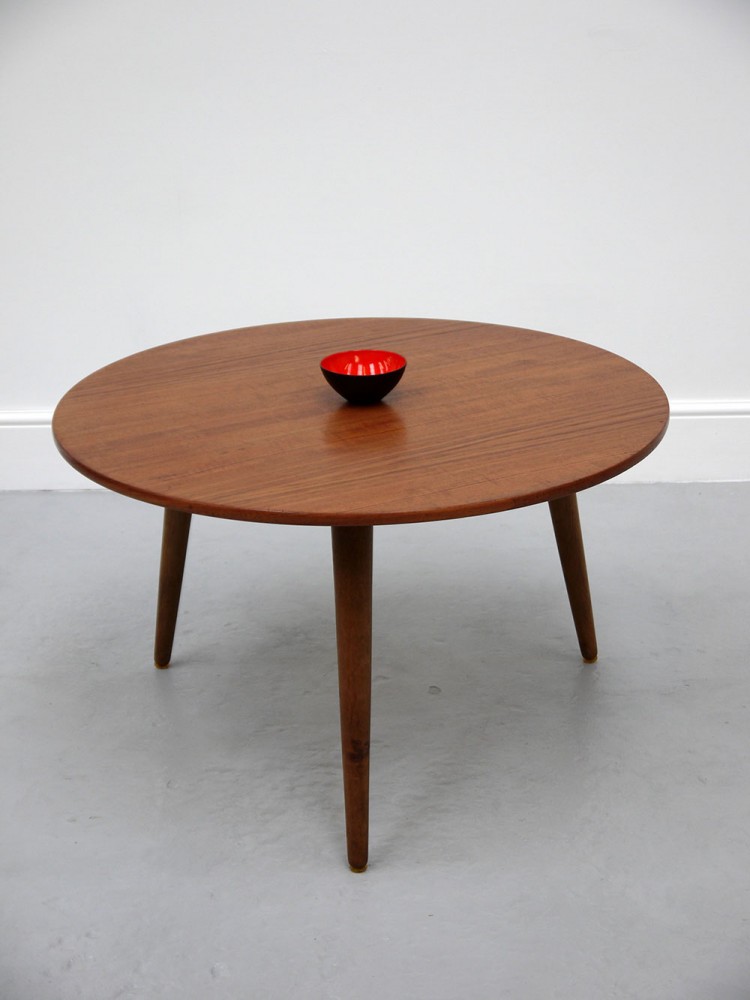 Han Wegner – CH008 Round Tripod Coffee Table