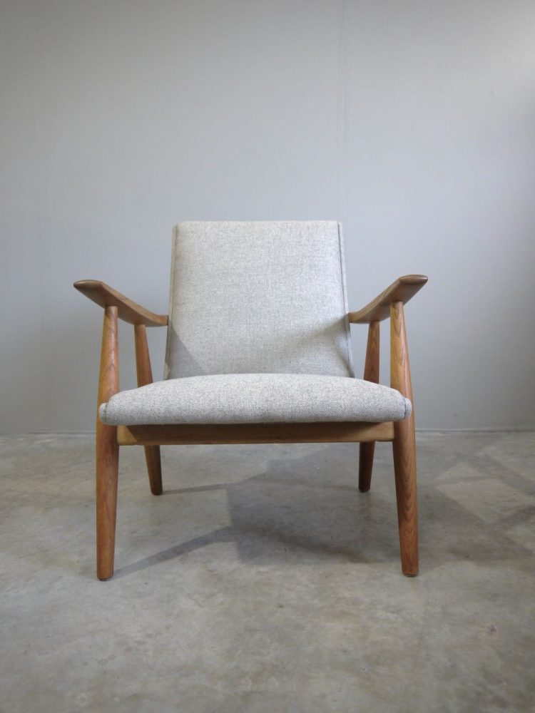 Hans Wegner – Rare Pair of Oak GE260 Lounge Chairs