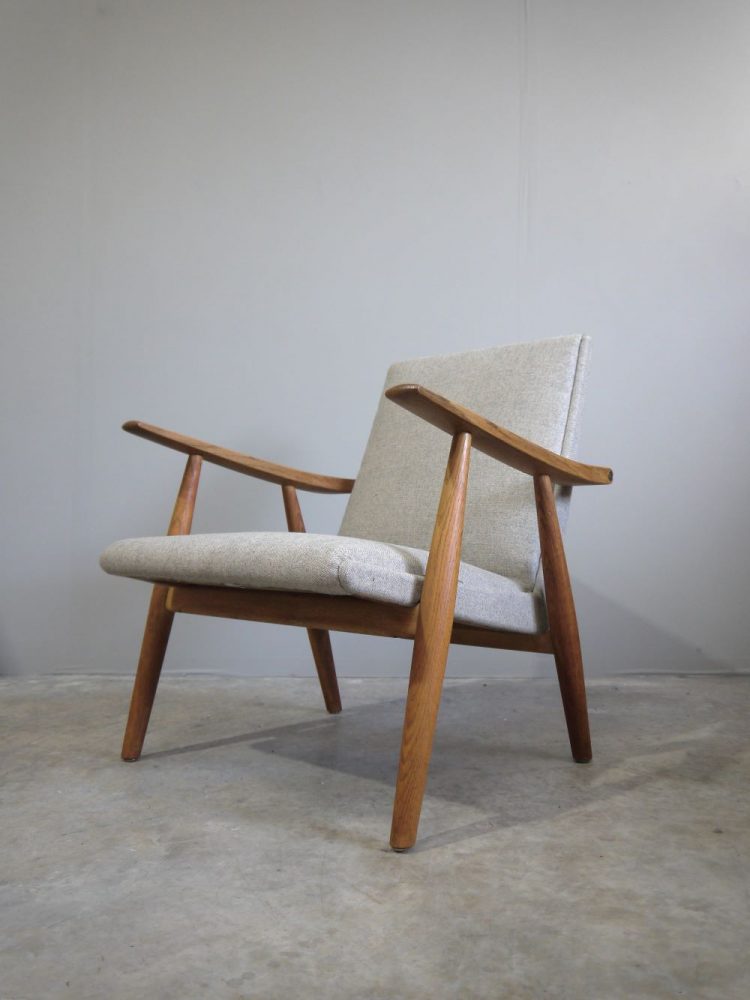 Hans Wegner – Rare Pair of Oak GE260 Lounge Chairs